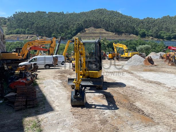 Mini Giratória Komatsu