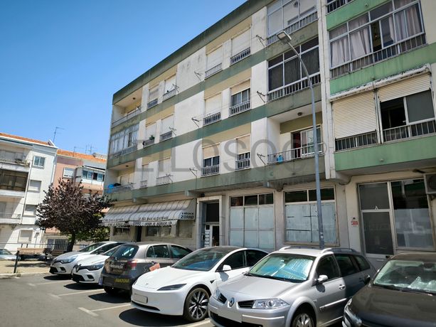 Proporção de 1/2 de Loja · Amadora