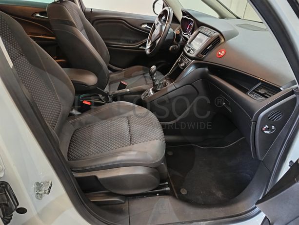 Opel Zafira · Ano 2018
