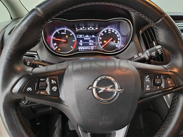 Opel Zafira · Ano 2018