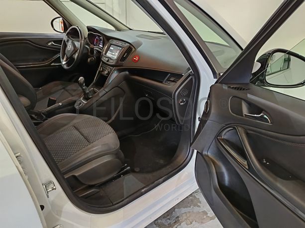 Opel Zafira · Ano 2018