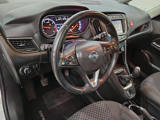 Opel Zafira · Ano 2018