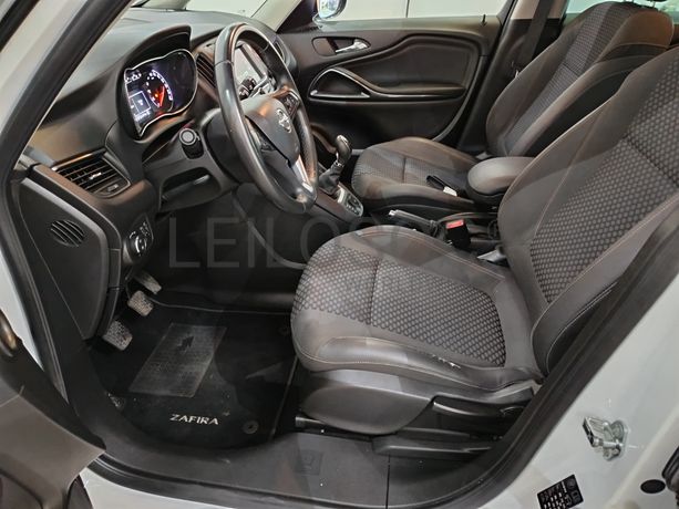 Opel Zafira · Ano 2018