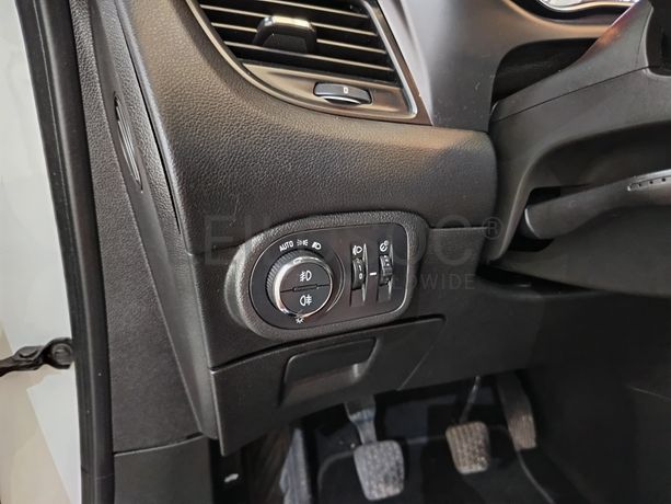 Opel Zafira · Ano 2018