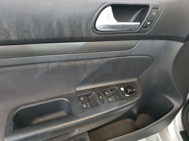 Volkswagen Golf 1.4 FSI · Ano 2005