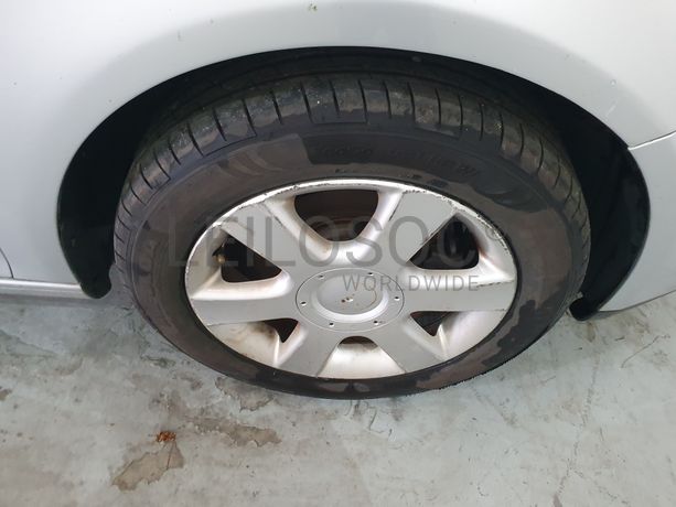 Volkswagen Golf 1.4 FSI · Ano 2005