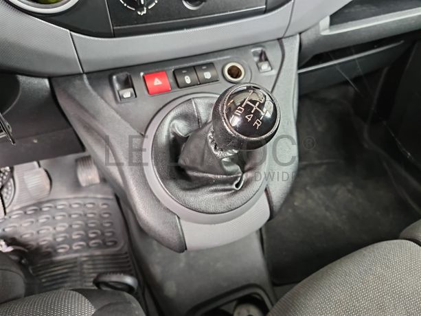 Peugeot Partner · Ano 2017