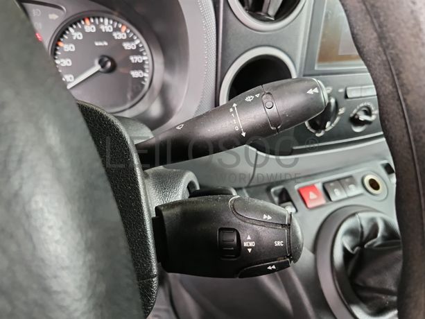 Peugeot Partner · Ano 2017