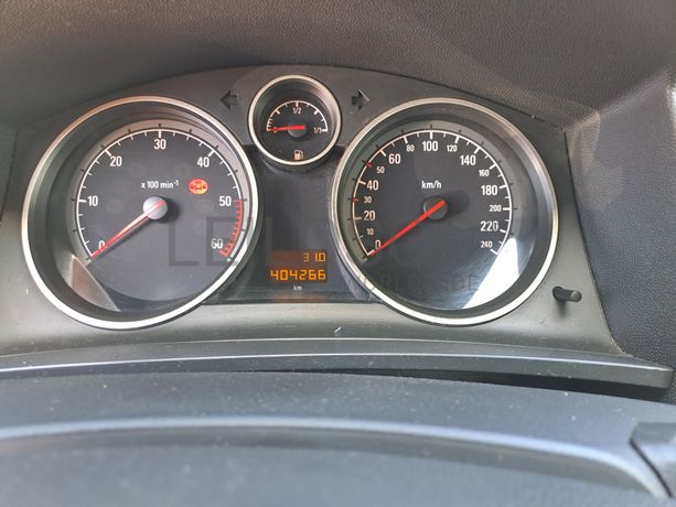 Opel Zafira 1.9 CDTI · Ano 2006