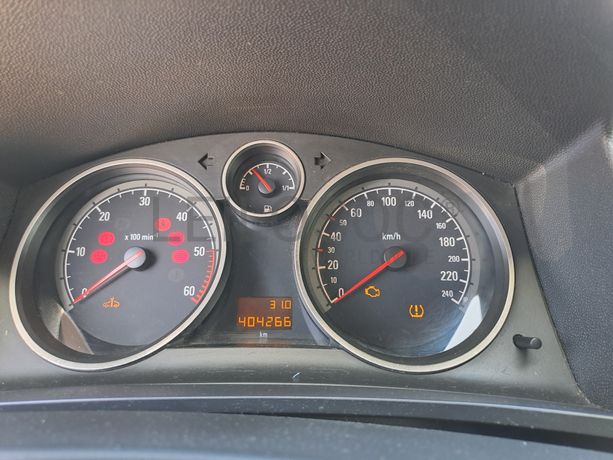 Opel Zafira 1.9 CDTI · Ano 2006