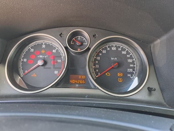 Opel Zafira 1.9 CDTI · Ano 2006