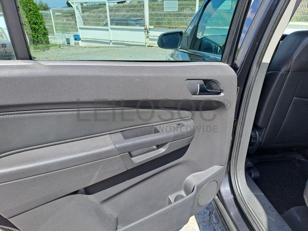 Opel Zafira 1.9 CDTI · Ano 2006