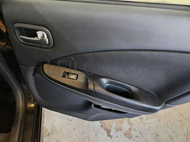 Nissan Almera 1.5 DCI · Ano 2005