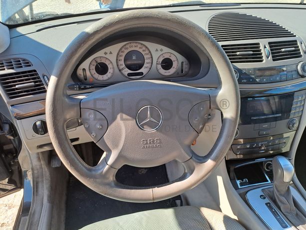 Mercedes-Benz E270 CDI · Ano 2002