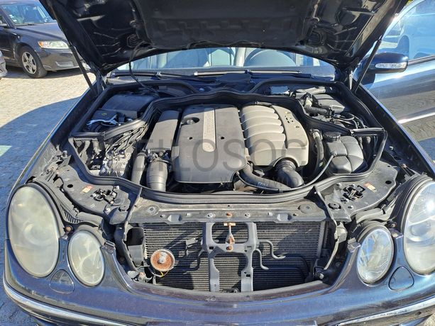 Mercedes-Benz E270 CDI · Ano 2002