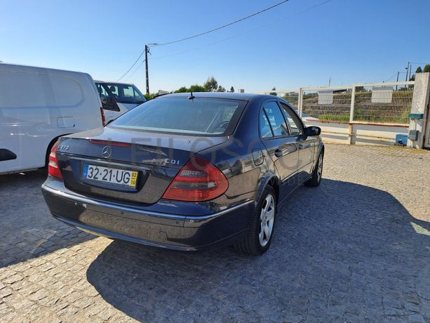 Mercedes-Benz E270 CDI · Ano 2002