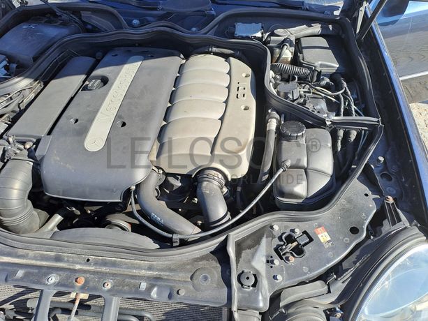 Mercedes-Benz E270 CDI · Ano 2002