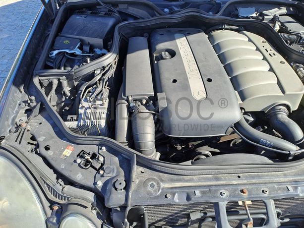 Mercedes-Benz E270 CDI · Ano 2002