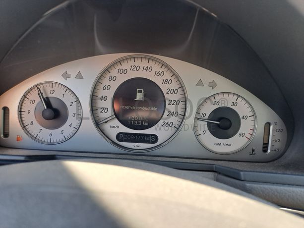 Mercedes-Benz E270 CDI · Ano 2002