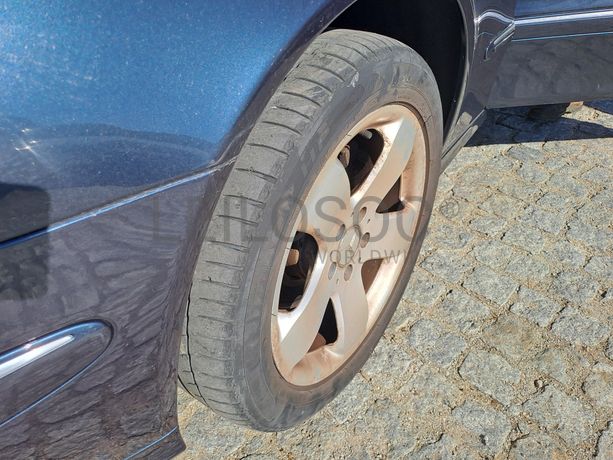 Mercedes-Benz E270 CDI · Ano 2002