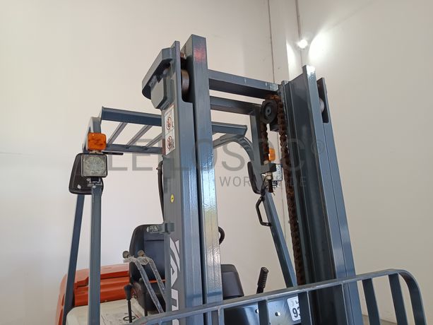 Empilhador Yangft · Ano 2023