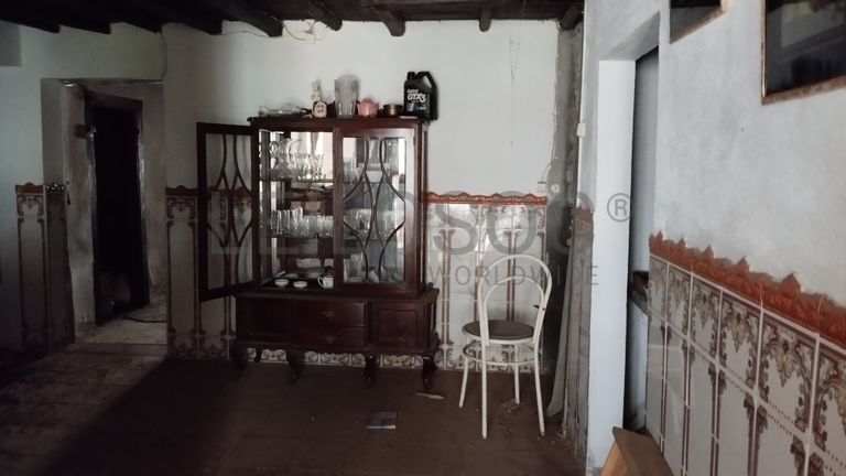 Moradia V6 (Para Recuperação) com Terreno · Vila Velha de Ródão