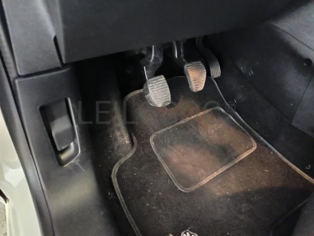 Peugeot 208 · Ano 2016