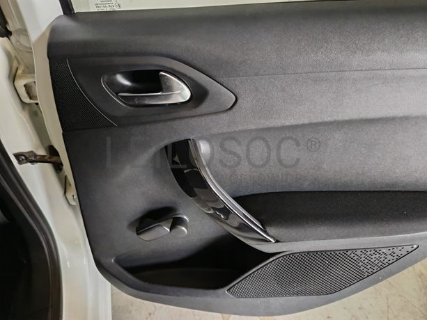 Peugeot 208 · Ano 2016