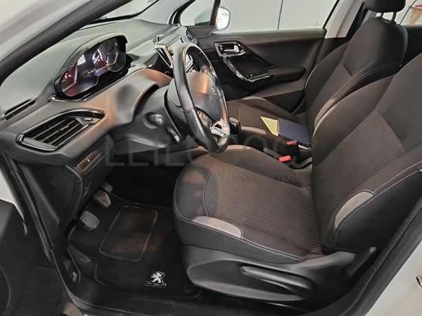 Peugeot 208 · Ano 2016