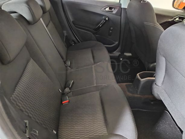 Peugeot 208 · Ano 2016