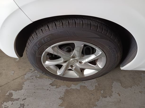 Peugeot 208 · Ano 2016