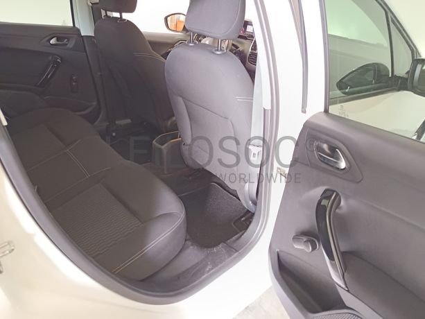 Peugeot 208 · Ano 2016