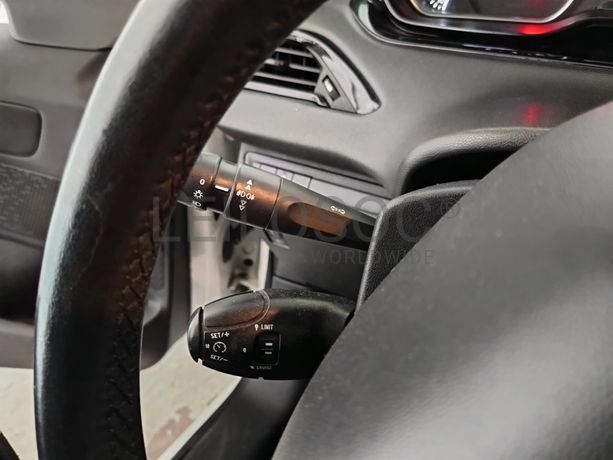 Peugeot 208 · Ano 2016