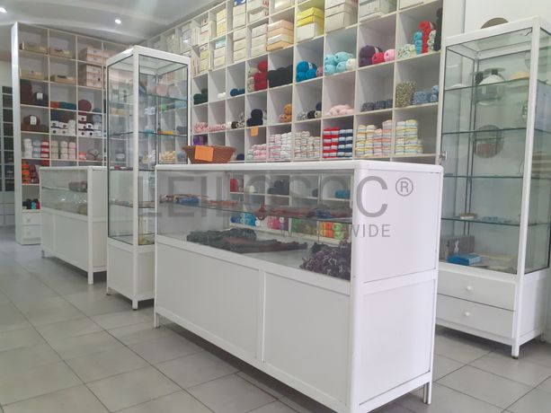 Material de Costura · Artigos de Retrosaria · Mobiliário de Escritório · Expositores