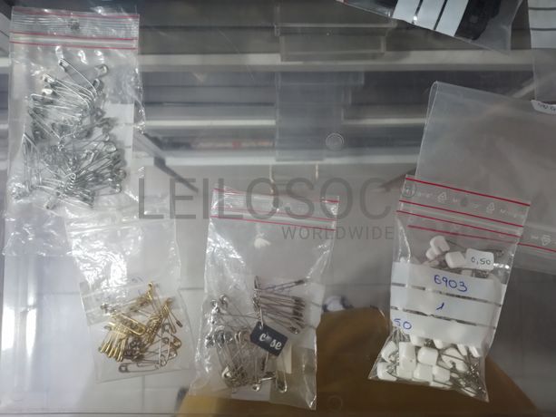 Material de Costura · Artigos de Retrosaria · Mobiliário de Escritório · Expositores