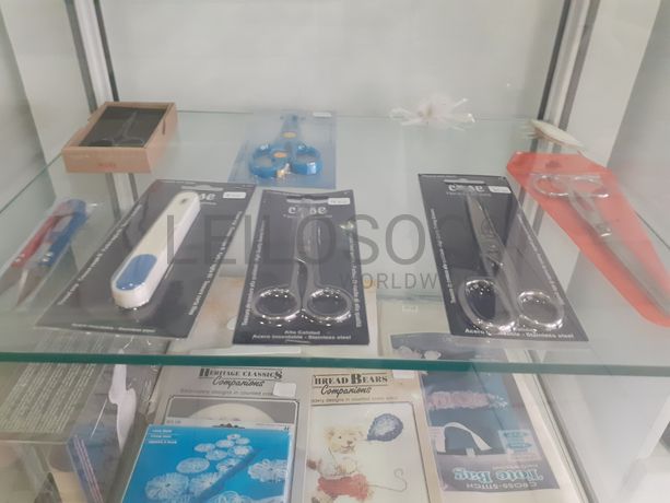 Material de Costura · Artigos de Retrosaria · Mobiliário de Escritório · Expositores