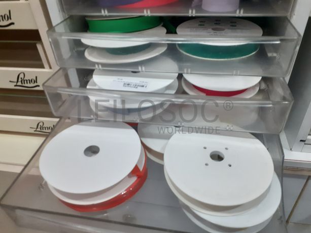 Material de Costura · Artigos de Retrosaria · Mobiliário de Escritório · Expositores