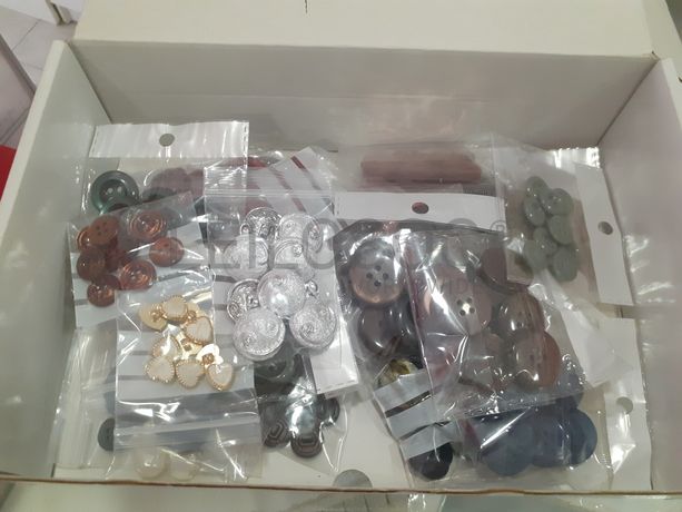 Material de Costura · Artigos de Retrosaria · Mobiliário de Escritório · Expositores