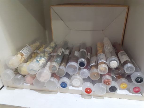 Material de Costura · Artigos de Retrosaria · Mobiliário de Escritório · Expositores