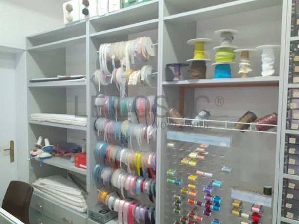 Material de Costura · Artigos de Retrosaria · Mobiliário de Escritório · Expositores