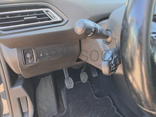 Peugeot 308 · Ano 2017