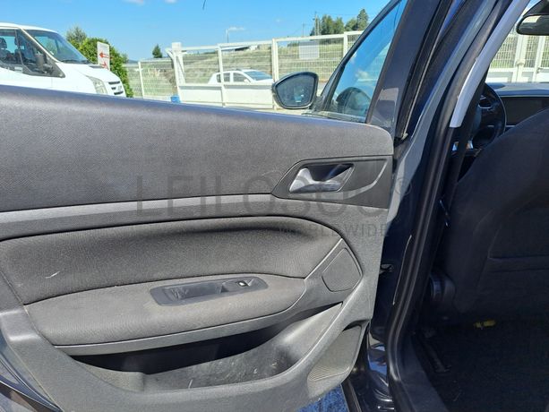 Peugeot 308 · Ano 2017