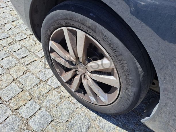 Peugeot 308 · Ano 2017