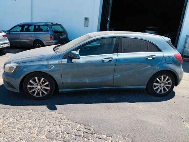 Mercedes-Benz A 180 · Ano 2015