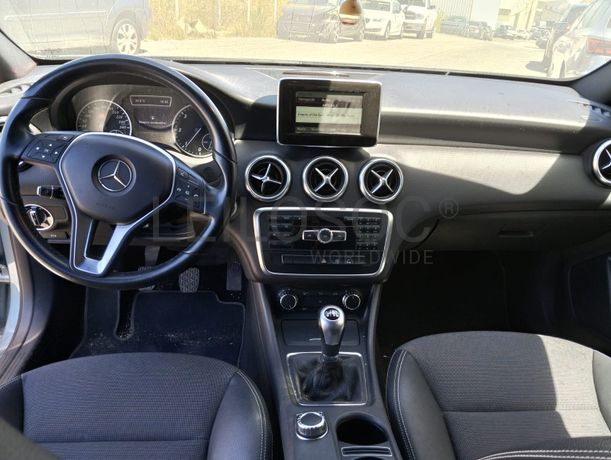 Mercedes-Benz A 180 · Ano 2015