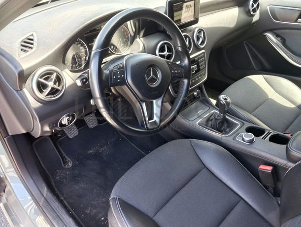Mercedes-Benz A 180 · Ano 2015
