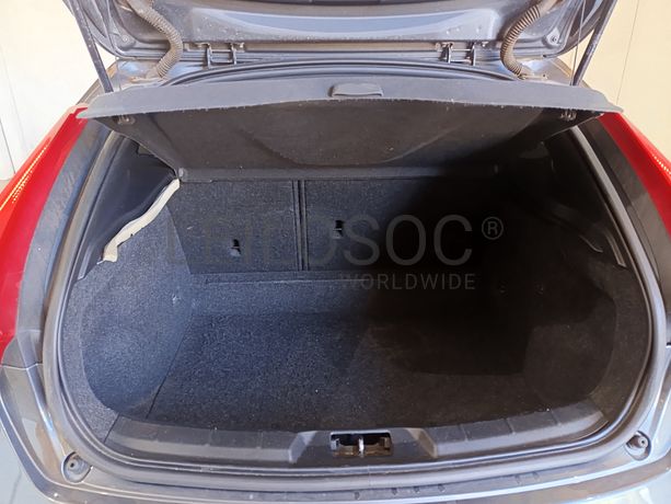 Volvo V40 · Ano 2013