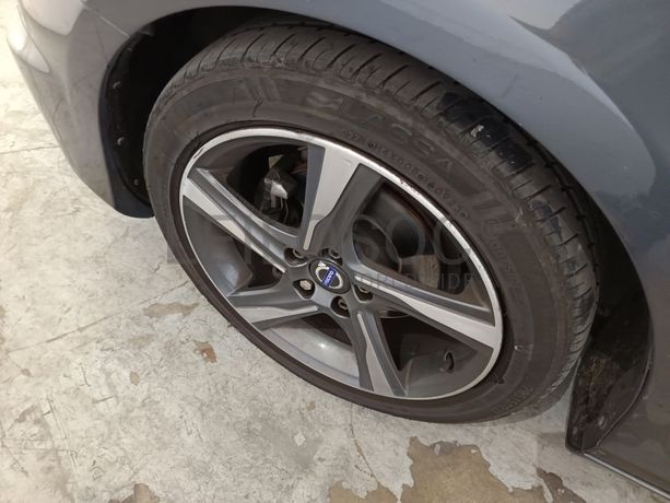 Volvo V40 · Ano 2013