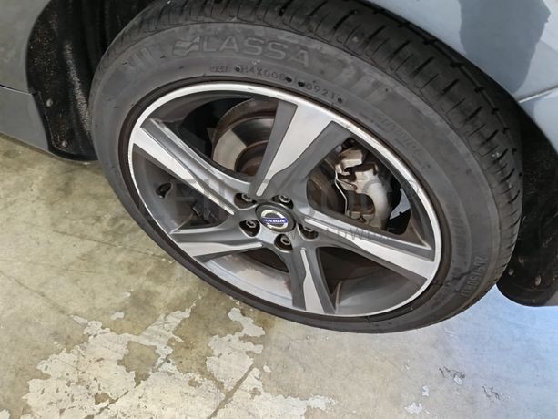 Volvo V40 · Ano 2013