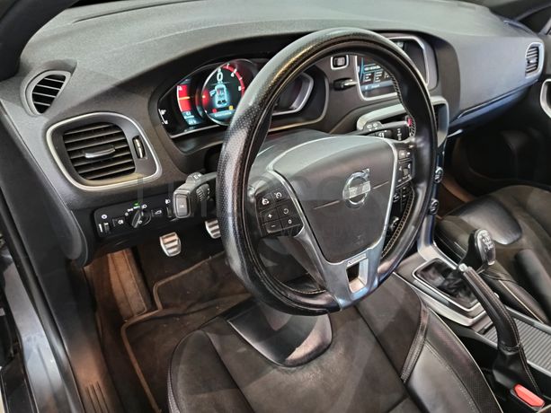 Volvo V40 · Ano 2013